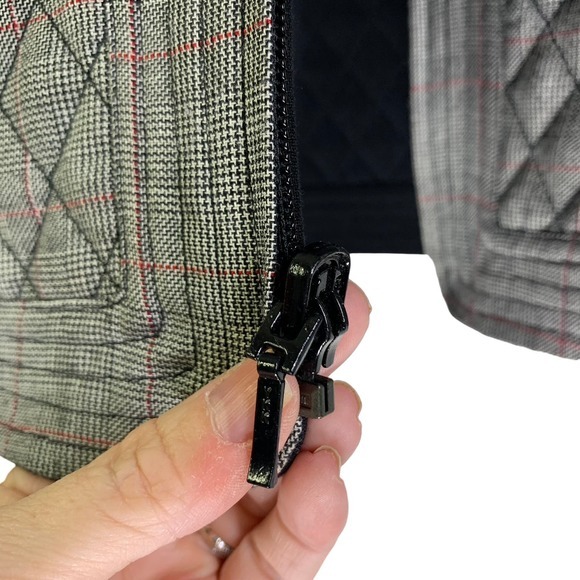 Gray & Black Houndstooth Reversible Quilted Zipper Vest - Picture 4 of 11